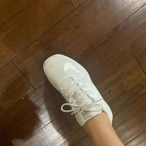 8.5 Nike Vapor Tennis Shoes